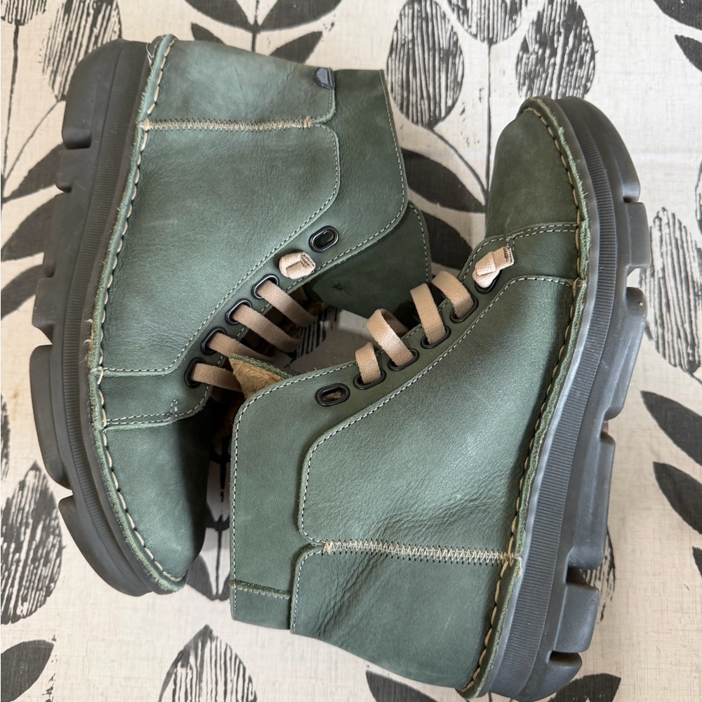 On Foot 29001 High Top Green  Sneaker in Kaki Khaki. US Size 37 (6.5)